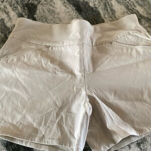Rayon, nylon, spandex SHORTS INC INTERNATIONAL CONCEPTS Size 12.  Fit beautiful